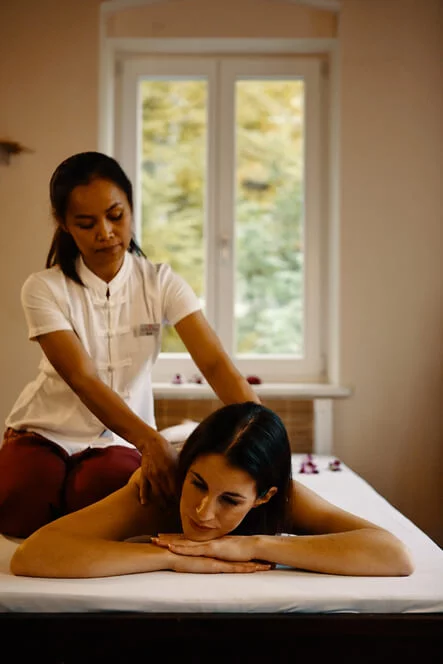 Euforická masáž konopným olejem Euforická masáž konopným olejem